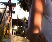 Пизду в кафешке мастурбирует